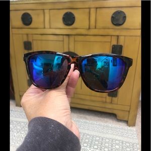 Happy hour sunglasses, tortoise deric polarized
